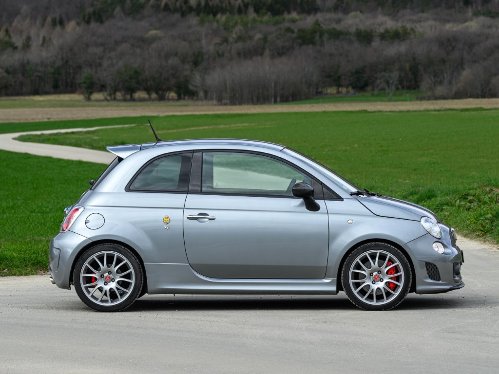 Abarth 695 Tributo Ferrari (Automatic)